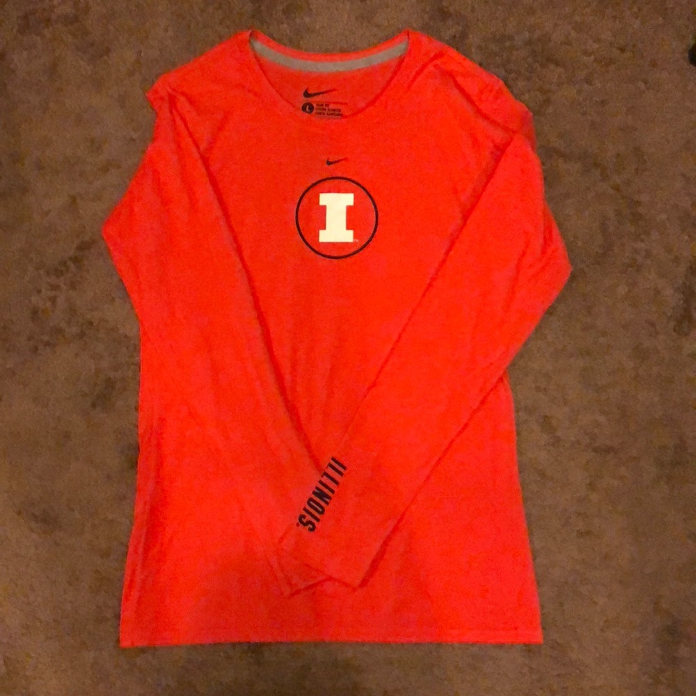 ⭐️Iilini Nike Slim-Fit Long sleeve Tee⭐️